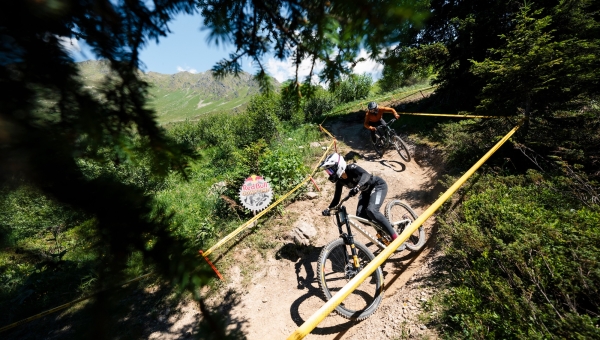 Avec la campagne « Fair Trail », le Valais encourage la cohabitation entre vététistes et randonneurs à l’approche des Mondiaux de VTT